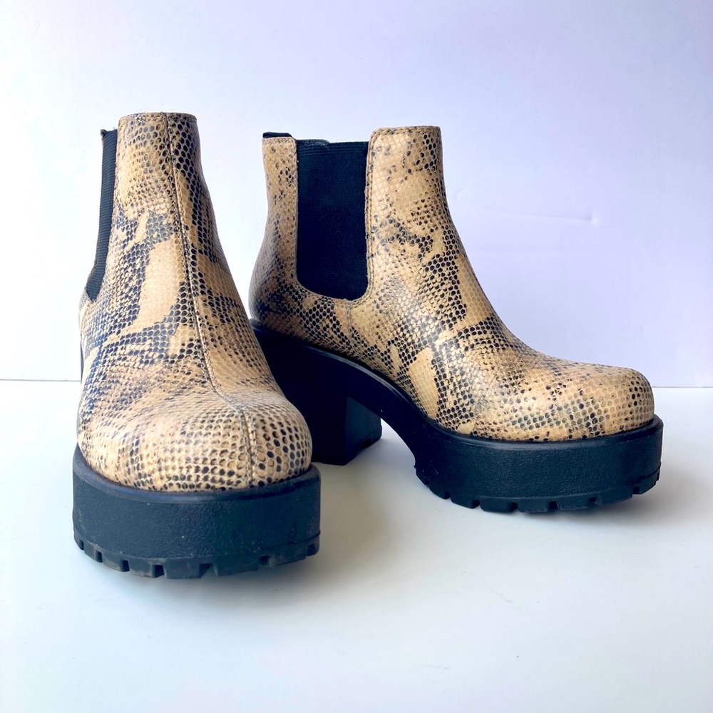 Chunky Vagabond Chelsey boots, size 5, like new